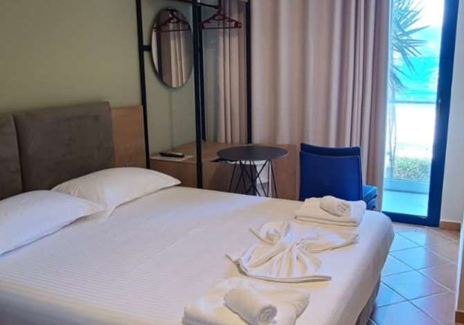 Jepet me qera Hotel 3-katesh ne bregdetin e detit Orikum-Vlore.