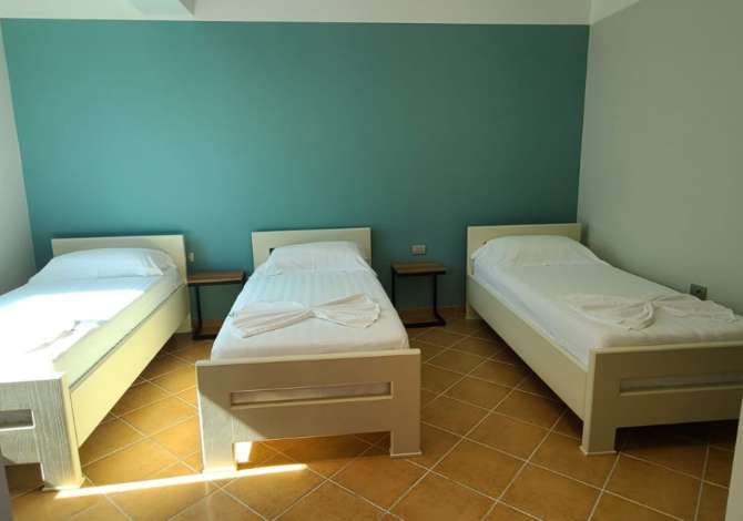 Jepet me qera Hotel 3-katesh ne bregdetin e detit Orikum-Vlore.