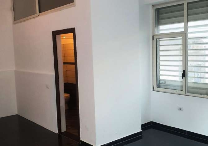 Dyqan me qera ne shkollen "Ali - Demi", Vlore