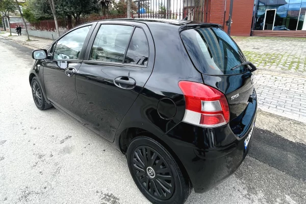 Auto in Vendita a Tirana, Toyota, 2010 Diesel,Kambio Manual Pagamento 3,900  Euro.