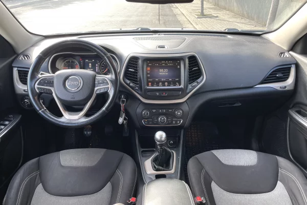 Auto in Vendita a Tirana, Jeep, 2015 Diesel,Kambio Manual Pagamento 7,500  Euro.