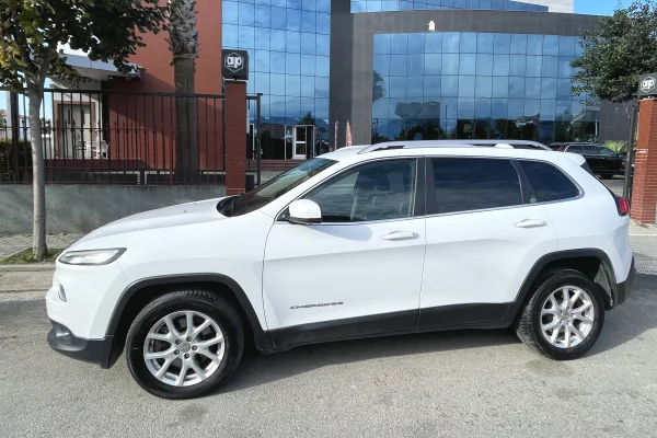 Auto in Vendita a Tirana, Jeep, 2015 Diesel,Kambio Manual Pagamento 7,500  Euro.