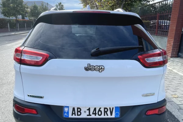 Auto in Vendita a Tirana, Jeep, 2015 Diesel,Kambio Manual Pagamento 7,500  Euro.