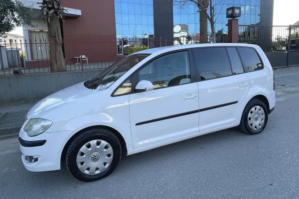 Auto in Vendita a Tirana, Volkswagen, 2008 Diesel,Kambio Automatik Pagamento 4,000  Euro.