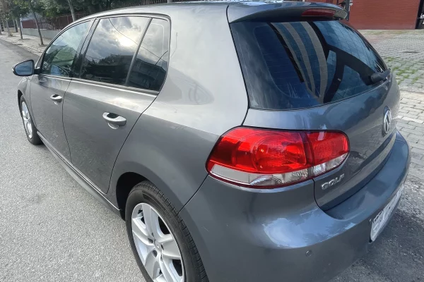 Auto in Vendita a Tirana - 5,200 Euro