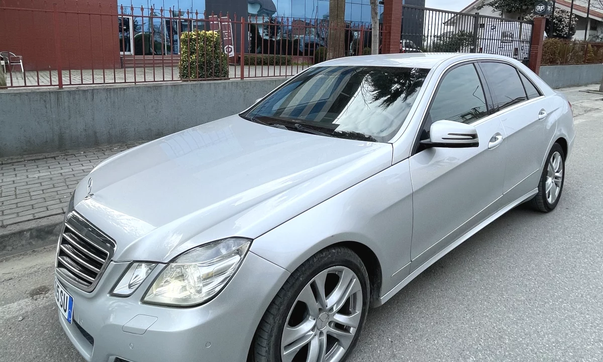 Auto in Vendita a Tirana, Mercedes-Benz, 2009 Diesel,Kambio Automatik Pagamento 8,200  Euro.