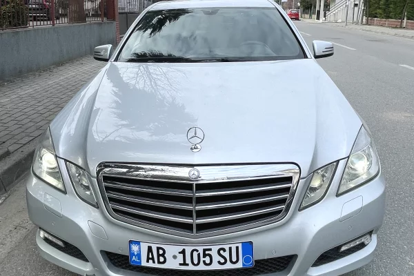 Auto in Vendita a Tirana, Mercedes-Benz, 2009 Diesel,Kambio Automatik Pagamento 8,200  Euro.