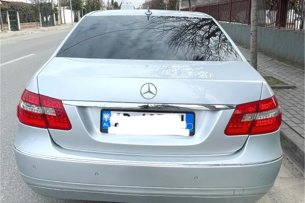 Auto in Vendita a Tirana, Mercedes-Benz, 2009 Diesel,Kambio Automatik Pagamento 8,200  Euro.