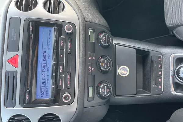 Auto in Vendita a Tirana, Volkswagen, 2010 Diesel,Kambio Manual Pagamento 5,600  Euro.