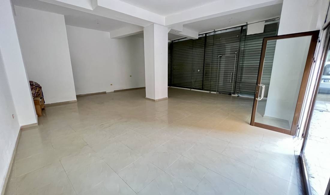 📣 Ofrohet Per QERA Ambient Biznesi  📍 Yzberisht , 100 m Mbi Pasticeri Nela 6  🛣️ Rruga 