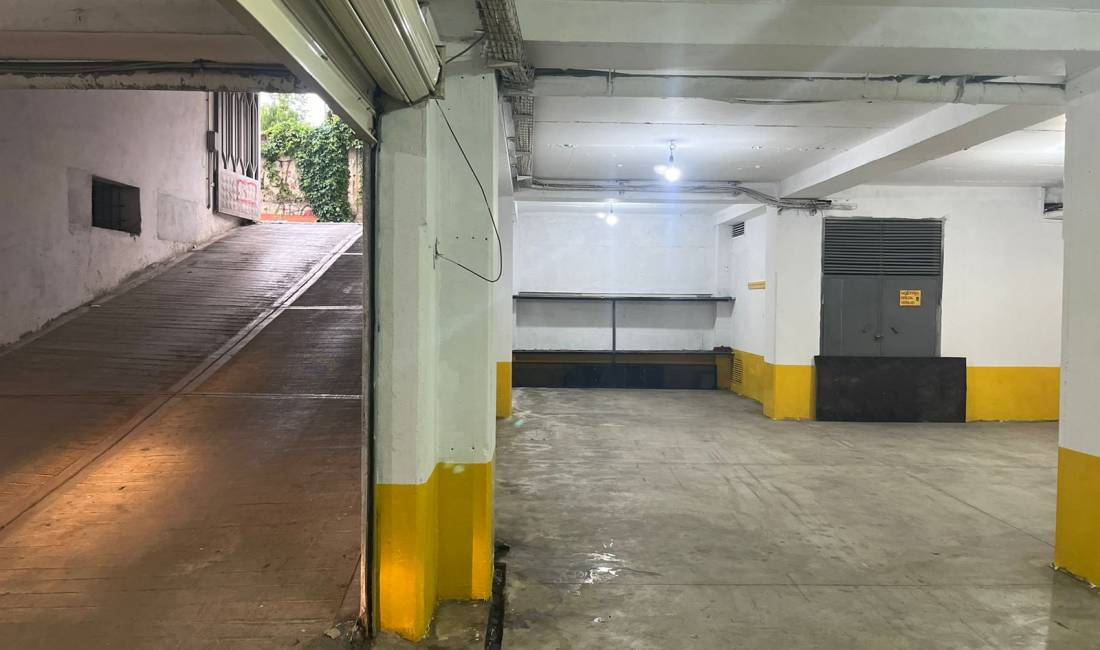 📣 SHITET MAGAZINE (GARAZH) 🛣️ Rruga 5- Maji" 📍 Prane DN Market ✨ 