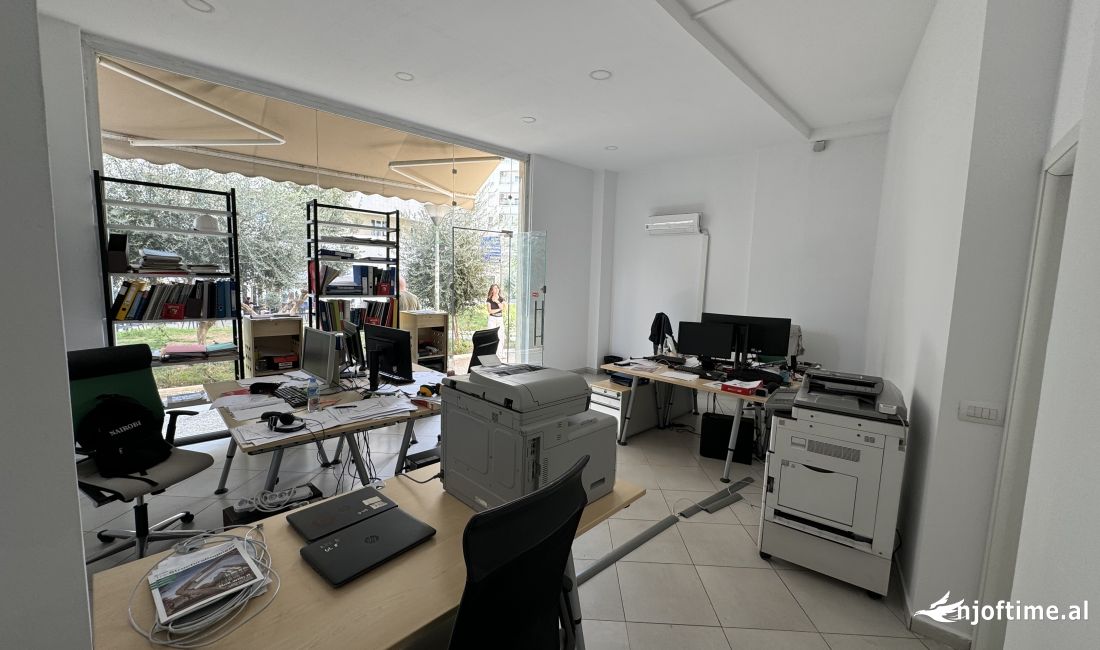 📣 SHITET Ambient Biznesi (Njesi) 📍 Kompleksi Magnet (Kontakt) 🛣️ Rruga "Frosina Plaku" ✨ 