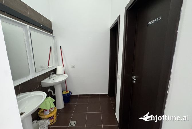 📣 SHITET Ambient Biznesi (Njesi) 📍 Kompleksi Magnet (Kontakt) 🛣️ Rruga "Frosina Plaku" ✨ 