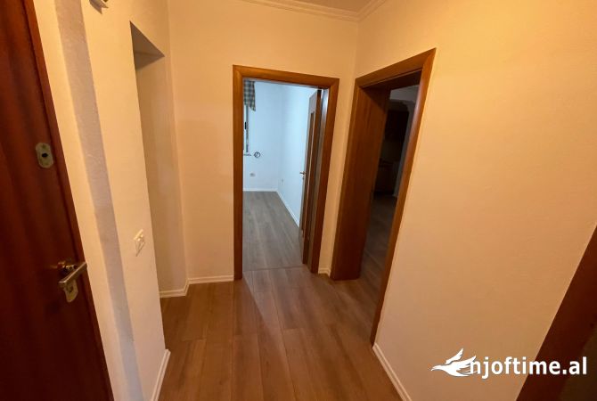 Ambiente Commerciale in Affitto 3+1 a Tirana - 700 Euro