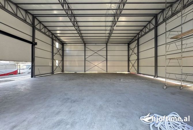 Ambiente Commerciale in Affitto 4+1 a Tirana - 2,200 Euro