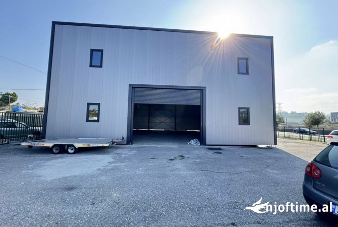 Ambiente Commerciale in Affitto 4+1 a Tirana - 2,200 Euro