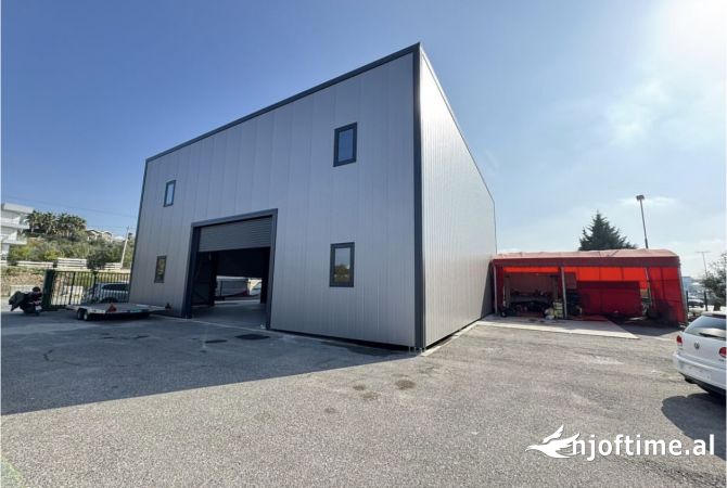 Ambiente Commerciale in Affitto 4+1 a Tirana - 2,200 Euro