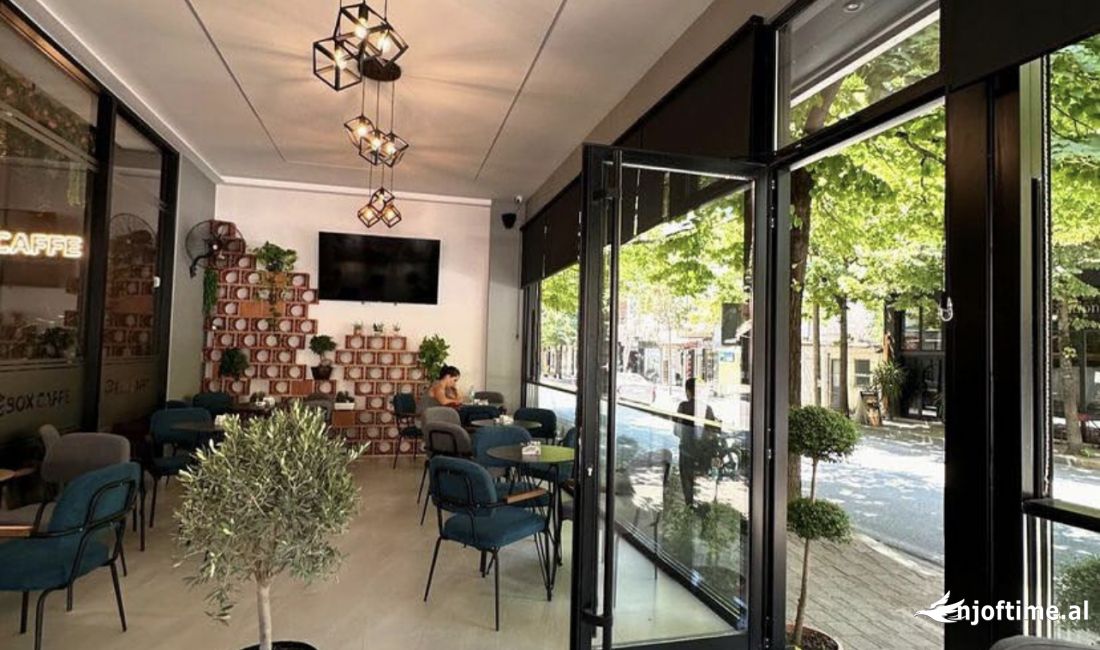 📣 SHITET Ambient Komercial 📍 Prane Pazarit Te Ri 🛣️ Rruga "Hoxha Tahsim" ✨ 