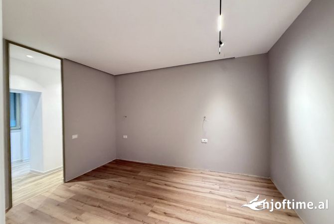 📣 QERA Ambient Zyre 👉 Apartament 2+1 Me 2 Tualete 📍 Vasil Shanto , Prane KESH-it ✨ 