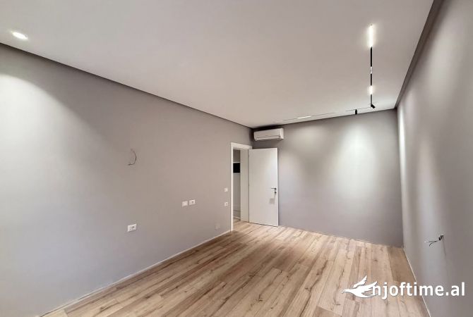 📣 QERA Ambient Zyre 👉 Apartament 2+1 Me 2 Tualete 📍 Vasil Shanto , Prane KESH-it ✨ 