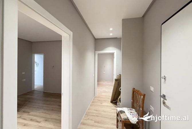 📣 QERA Ambient Zyre 👉 Apartament 2+1 Me 2 Tualete 📍 Vasil Shanto , Prane KESH-it ✨ 