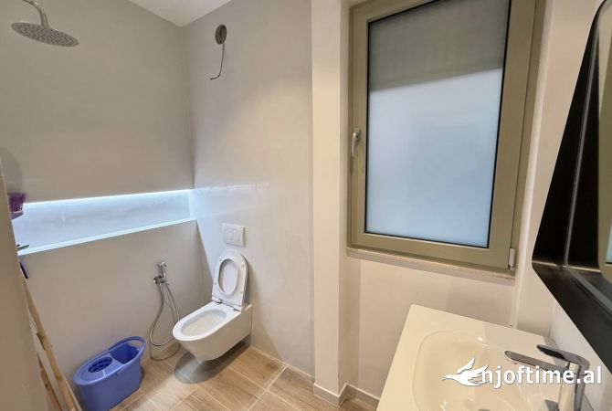 📣 QERA Ambient Zyre 👉 Apartament 2+1 Me 2 Tualete 📍 Vasil Shanto , Prane KESH-it ✨ 