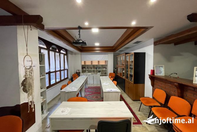 📣 QERA Ambient Biznesi (Zyre) 📍 Prane Gjuheve Te Huaja 🛣️ Rruga e "Elbasanit" ✨ 