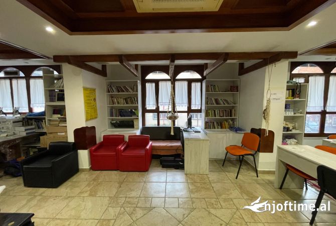 📣 QERA Ambient Biznesi (Zyre) 📍 Prane Gjuheve Te Huaja 🛣️ Rruga e "Elbasanit" ✨ 