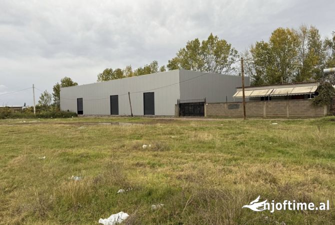 Ambiente Commerciale in Affitto 4+1 a Tirana - 4,500 Euro