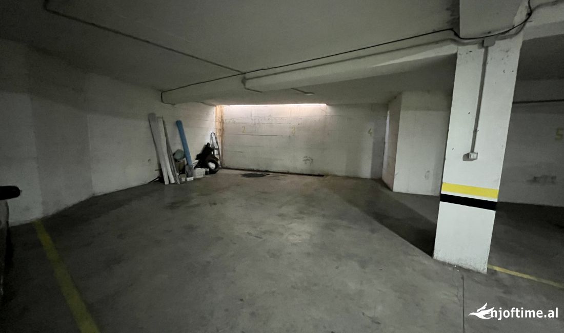 📣 SHITEN Poste Parkimi 📍 Prane Shkolles Se "Kuqe" 🛣️ Rruga "Thanas Ziko" ✨ 