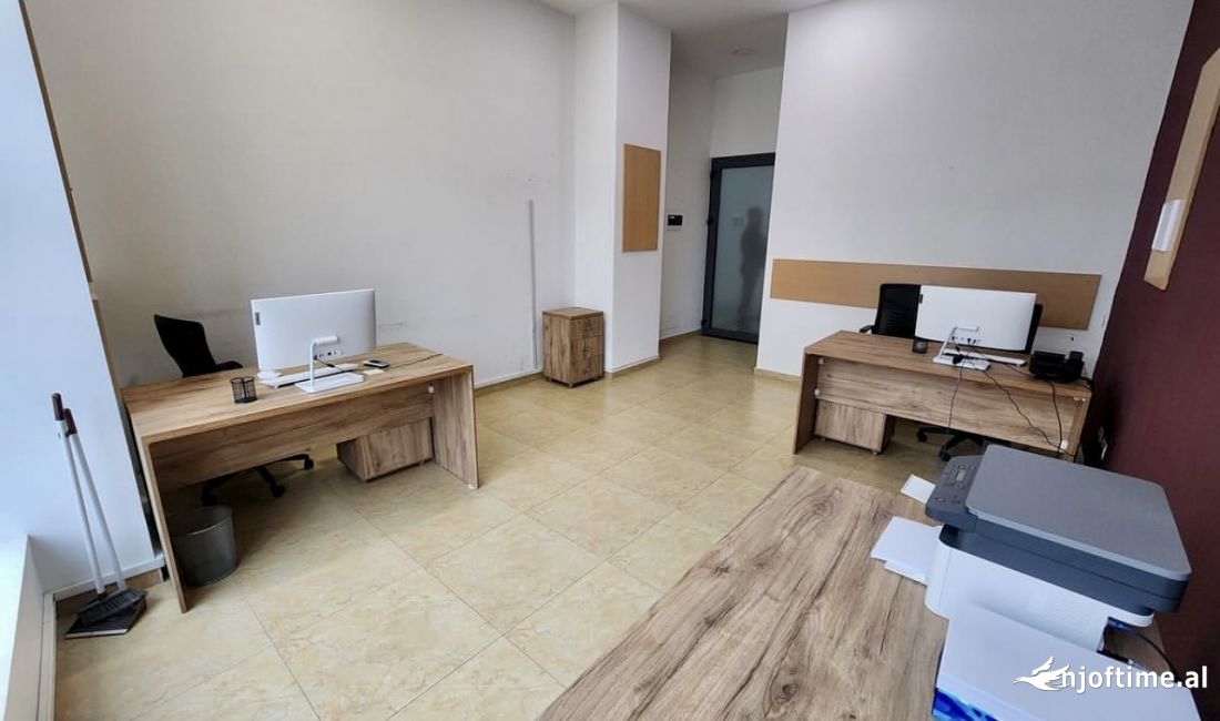 📣 QERA Ambient Zyre 📍 Myslym Shyri , Prane Tregut Cam ✨ 