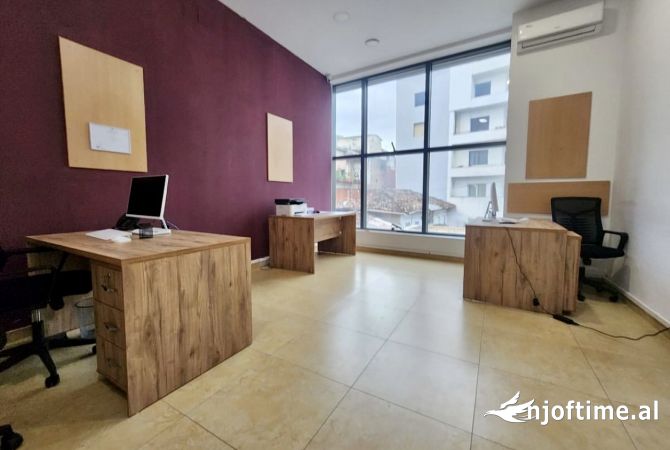 📣 QERA Ambient Zyre 📍 Myslym Shyri , Prane Tregut Cam ✨ 