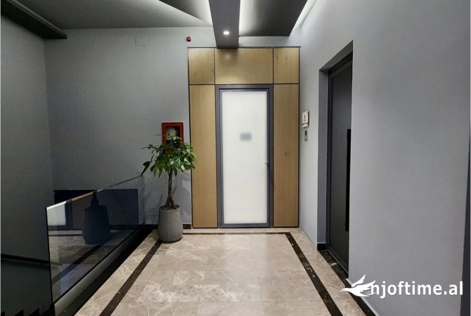 📣 QERA Ambient Zyre 📍 Myslym Shyri , Prane Tregut Cam ✨ 