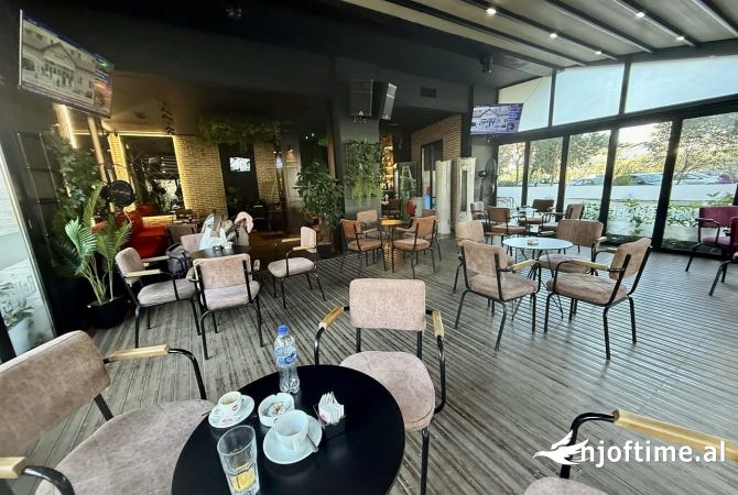 Ambiente Commerciale in Affitto 2+1 a Tirana - 1,700 Euro