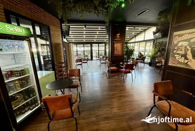 Ambiente Commerciale in Affitto 2+1 a Tirana - 1,700 Euro