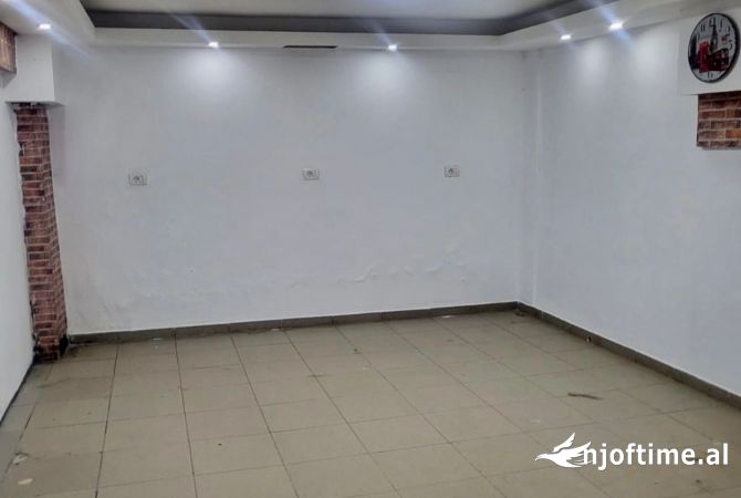 📣 QERA Ambient Biznesi 📍 Komuna e Parisit ✨ 