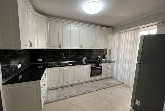 Shtepi me qera Apartament ne Tirane, 2+1, Mobilimi E mobiluar, Pagesa 1,000  Euro.