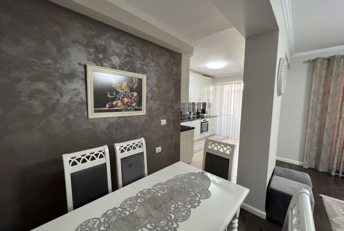 Shtepi me qera Apartament ne Tirane, 2+1, Mobilimi E mobiluar, Pagesa 1,000  Euro.