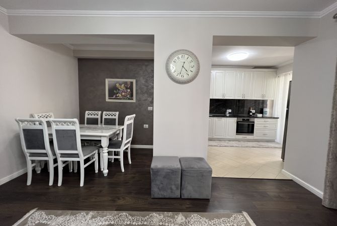 Shtepi me qera Apartament ne Tirane, 2+1, Mobilimi E mobiluar, Pagesa 1,000  Euro.