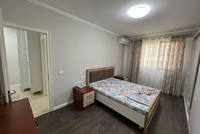 Shtepi me qera Apartament ne Tirane, 2+1, Mobilimi E mobiluar, Pagesa 1,000  Euro.
