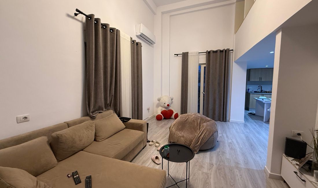 Shtepi me qera Duplex(shtepi me 2 kate) ne Tirane, 2+1, Mobilimi E mobiluar, Pagesa 600  Euro.