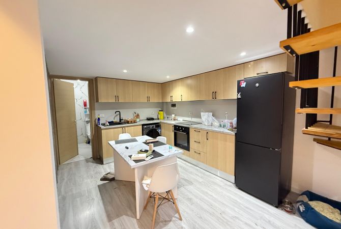 Shtepi me qera Duplex(shtepi me 2 kate) ne Tirane, 2+1, Mobilimi E mobiluar, Pagesa 600  Euro.