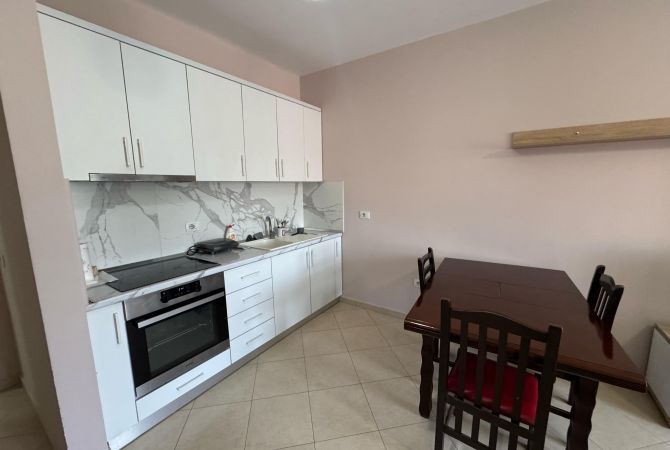 Shtepi me qera Apartament ne Tirane, 2+1, Mobilimi E mobiluar, Pagesa 600  Euro.