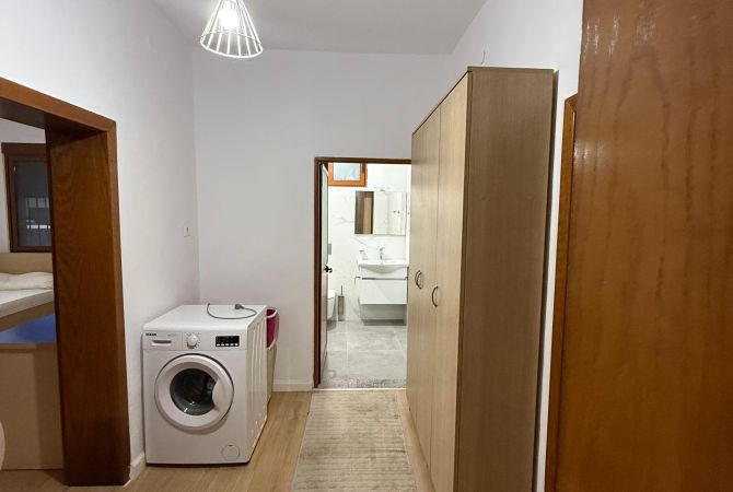 Shtepi me qera Shtepi Private ne Tirane, 2+1, Mobilimi E mobiluar, Pagesa 400  Euro.