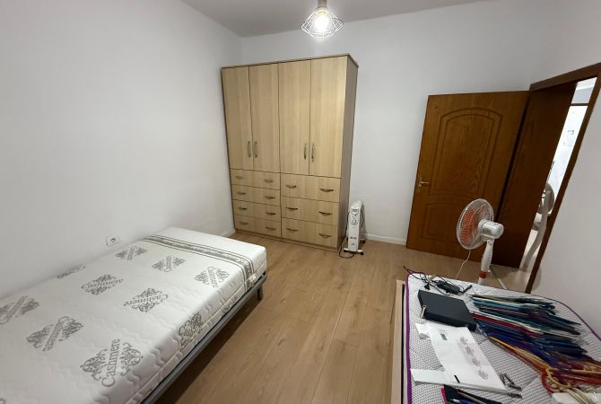 Shtepi me qera Shtepi Private ne Tirane, 2+1, Mobilimi E mobiluar, Pagesa 400  Euro.