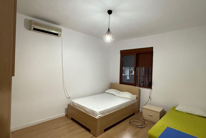 Shtepi me qera Shtepi Private ne Tirane, 2+1, Mobilimi E mobiluar, Pagesa 400  Euro.