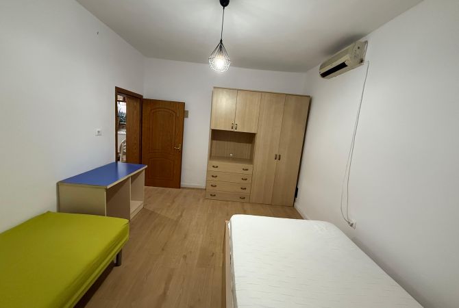 Shtepi me qera Shtepi Private ne Tirane, 2+1, Mobilimi E mobiluar, Pagesa 400  Euro.