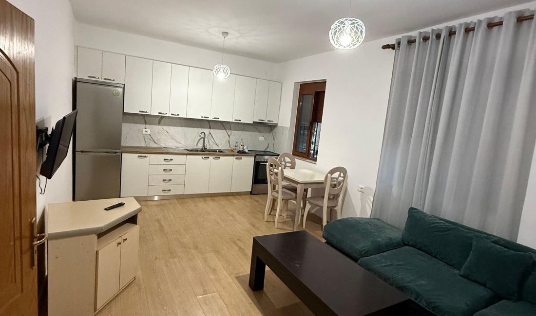 Shtepi me qera Shtepi Private ne Tirane, 2+1, Mobilimi E mobiluar, Pagesa 400  Euro.