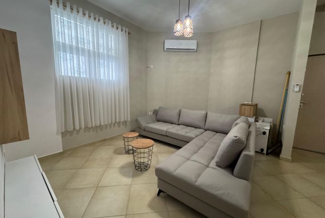 Shtepi me qera Apartament ne Tirane, 2+1, Mobilimi E mobiluar, Pagesa 300  Euro.