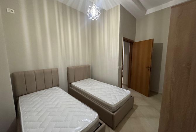Shtepi me qera Apartament ne Tirane, 2+1, Mobilimi E mobiluar, Pagesa 300  Euro.
